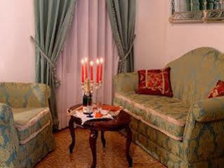 B & B Livia Oliva Lido di Venezia ภายนอก รูปภาพ
